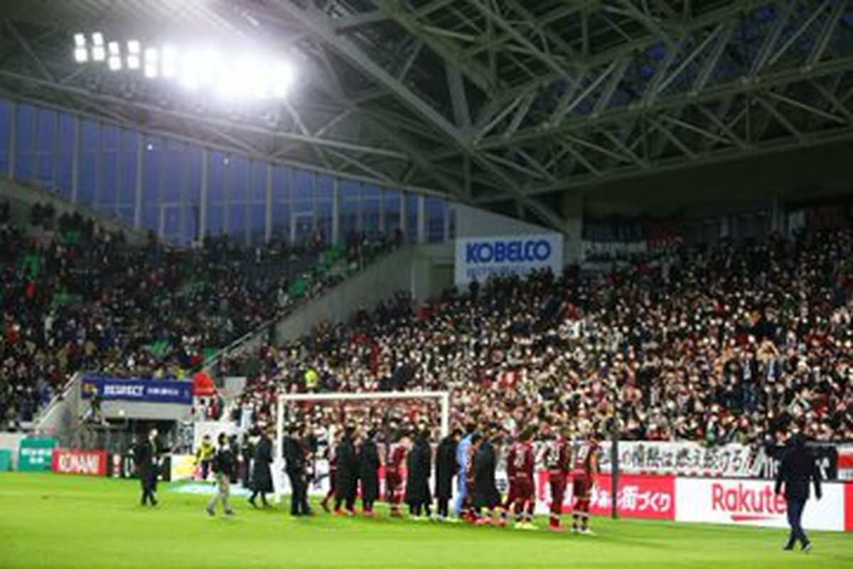 VIDEO+FOTO Toți ochii pe Iniesta! Imagini spectaculoase din Japonia: mii de oameni cu măști medicinale în tribunele lui Vissel Kobe