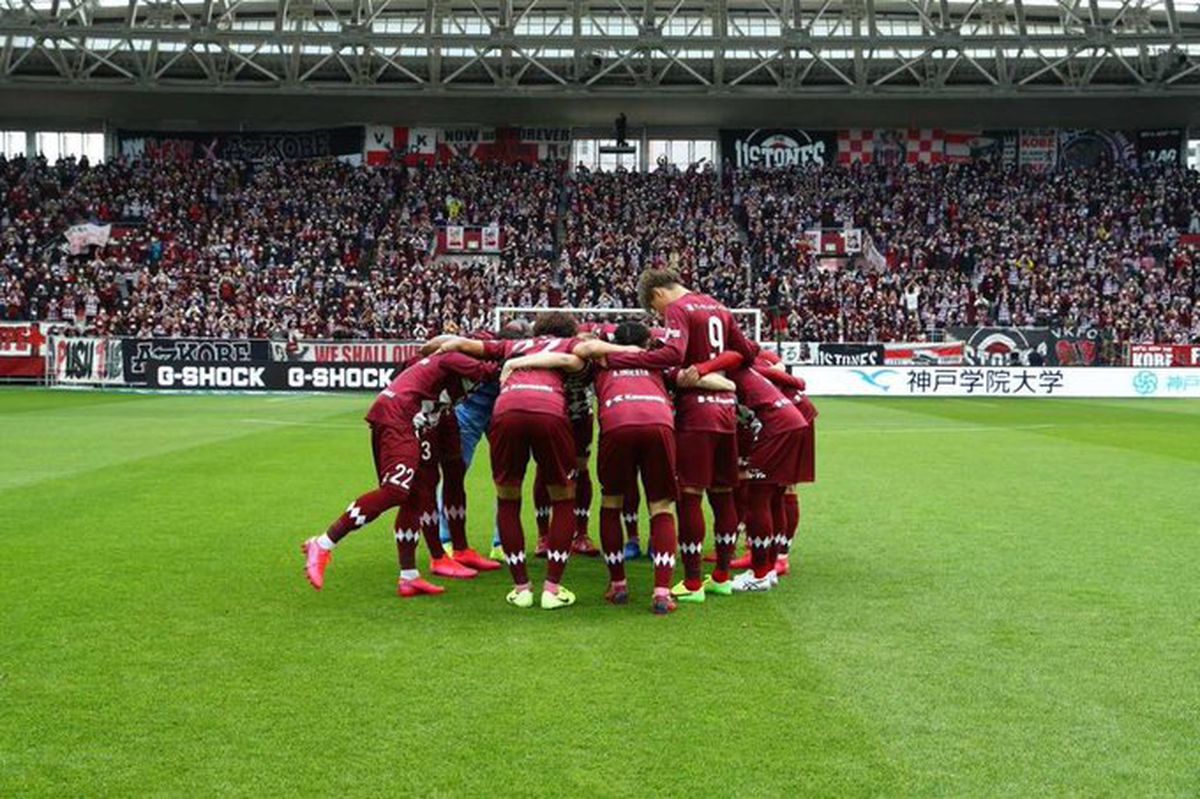 VIDEO+FOTO Toți ochii pe Iniesta! Imagini spectaculoase din Japonia: mii de oameni cu măști medicinale în tribunele lui Vissel Kobe