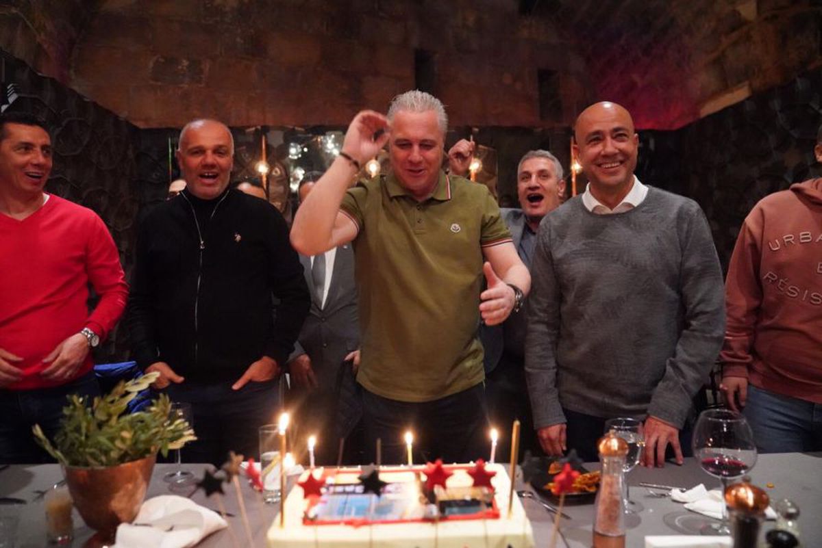 FOTO Imagini spectaculoase de la aniversarea lui Marius Șumudică » A primit un cadou inedit