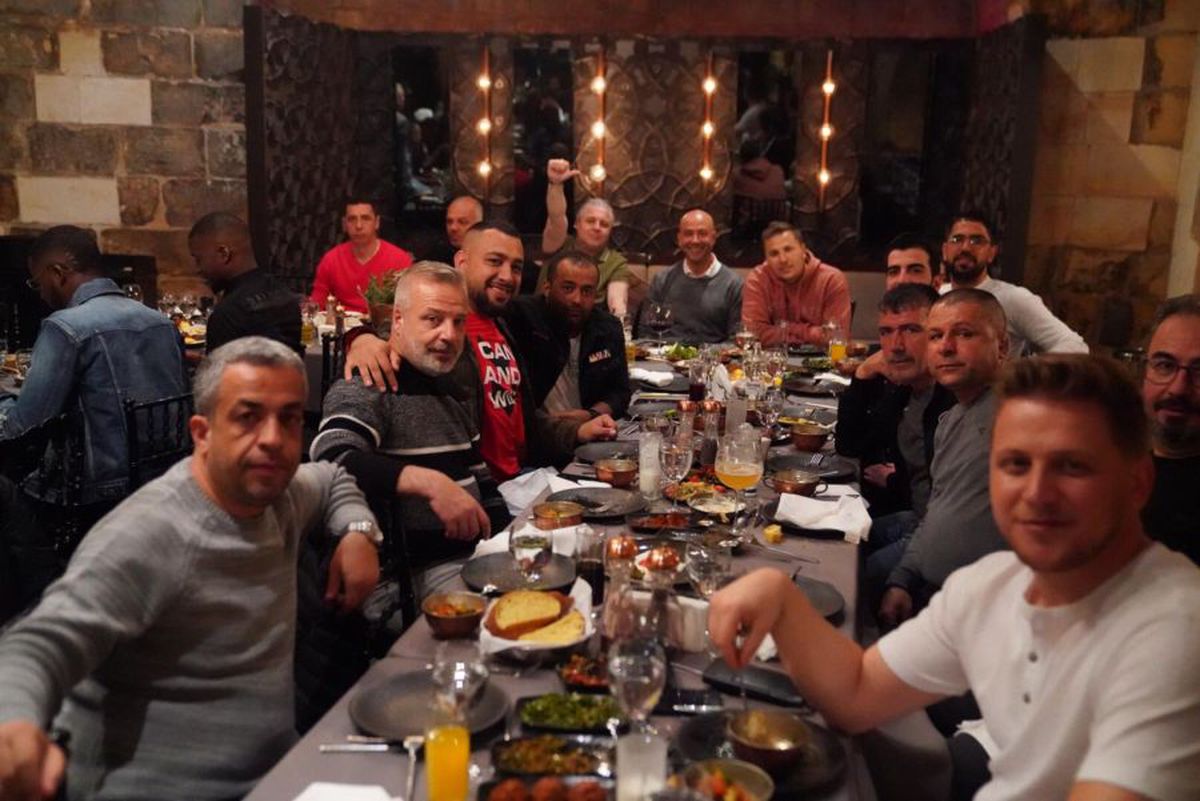 FOTO Imagini spectaculoase de la aniversarea lui Marius Șumudică » A primit un cadou inedit