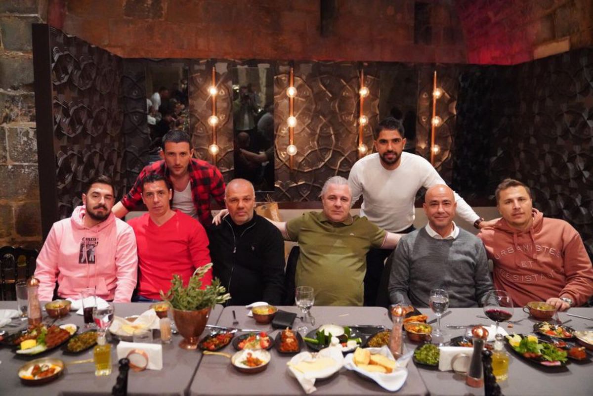 FOTO Imagini spectaculoase de la aniversarea lui Marius Șumudică » A primit un cadou inedit