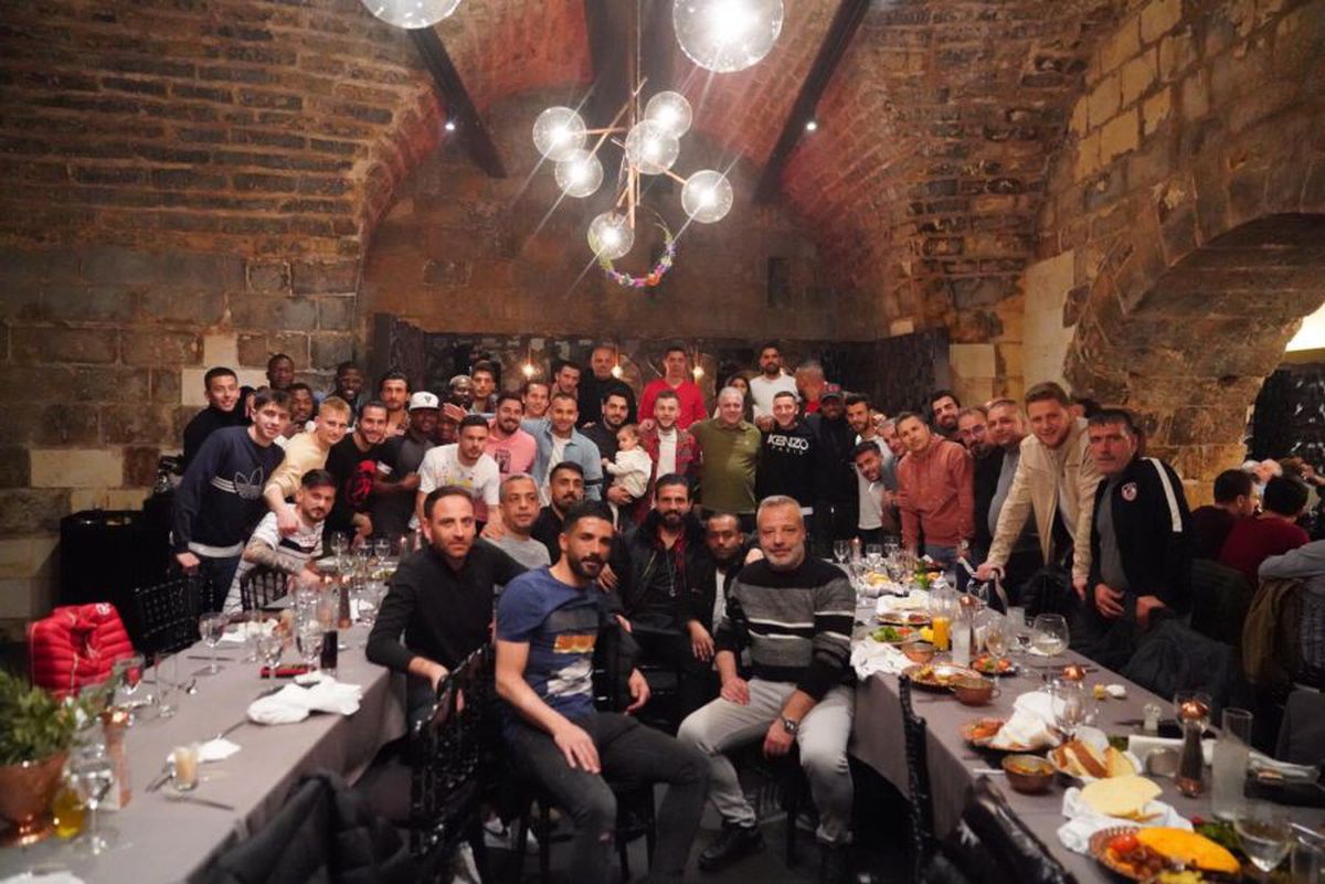 FOTO Imagini spectaculoase de la aniversarea lui Marius Șumudică » A primit un cadou inedit