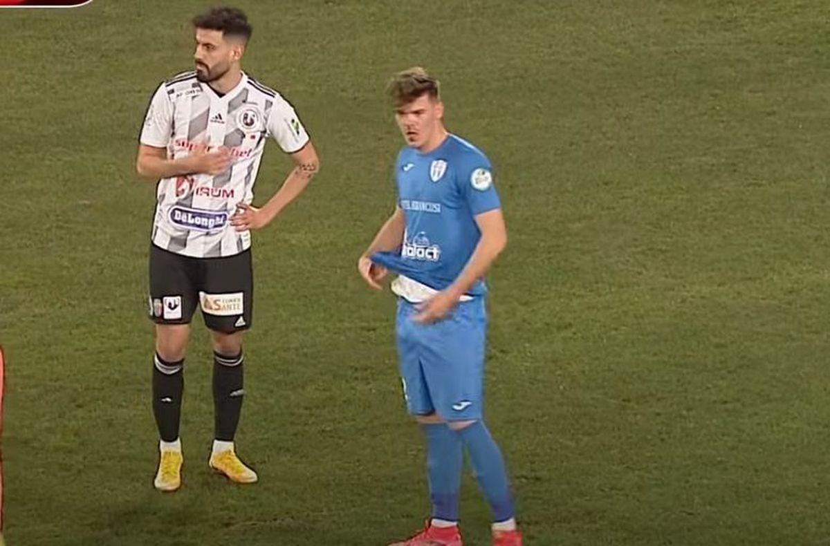 FOTO Continuă scandalul din Cupa României! Sugerează că a arbitrat la comanda patronului: „Priviți imaginile. E ca și cum arbitrul ar fi avut o altă Sarcină”