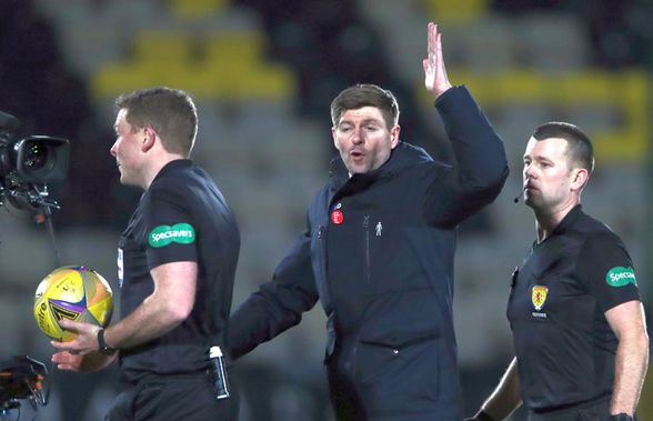 Motivul eliminării lui Steven Gerrard la meciul cu Livingston » Ce i-a strigat arbitrului