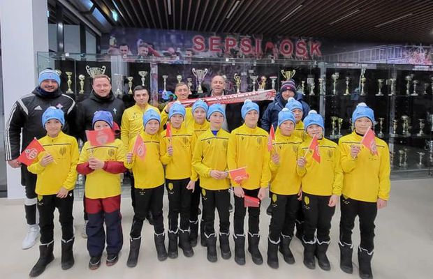 Cine sunt cei 11 copii ucraineni care au fost prezenți pe gazon la Sepsi - FCU Craiova