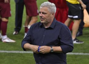 Marius Șumudică, săgeți către conducerea Rapidului în mesajul postat de ziua sa: „Mă așteptam ca poza de pe tort să fie în culorile alb-vişinii!”