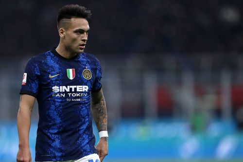 Șeicii de la Manchester City își doresc în continuare să-l transfere pe Lautaro Martinez (24 ani), atacantul celor de la Inter, mai ales că Josep Guardiola, antrenorul „cetățenilor” îl vrea insistent pe argentinian.