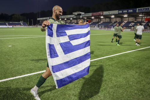 Apostolos Vellios (31 de ani), atacantul care a evoluat pentru Academica Clinceni în prima parte a sezonului 2021/22, a reușit vineri cel mai rapid hattrick din istoria fotbalului batav.