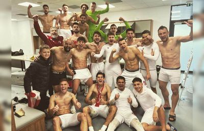 8 detalii de la Șelimbăr - Dinamo 1-2: euforia din vestiar, „turul de onoare” al lui Iulian Roșu și Clau-gol în atenția galeriei