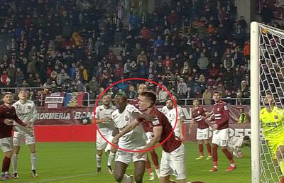 „Asta e tâlhărie! Sunteti legați la ochi?!” » Reacții nervoase după penalty-ul primit ușor de Rapid în prelungiri: „E rea intenție!”