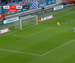 primul penalty pe care Rapid ar fi trebuit să-l primească la Craiova, foto: captură de ecran Orange Sport