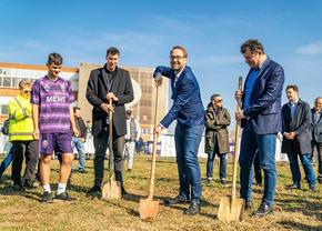 „Ne-am săturat să vă mai așteptăm!” » Prima lopată pentru stadionul din bani proprii: costă 23 de milioane de euro!