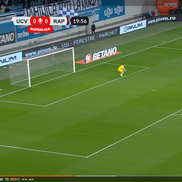 primul penalty pe care Rapid ar fi trebuit să-l primească la Craiova, foto: captură de ecran Orange Sport