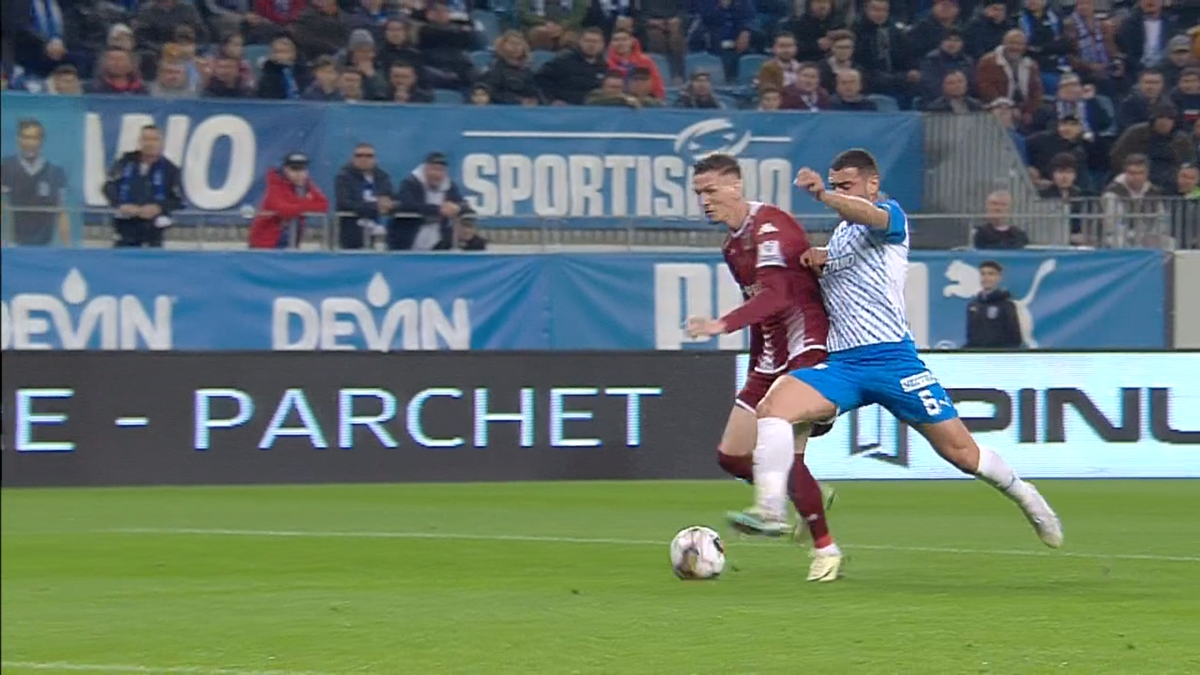 Primul penalty pe care Rapid ar fi trebuit să-l primească la Craiova