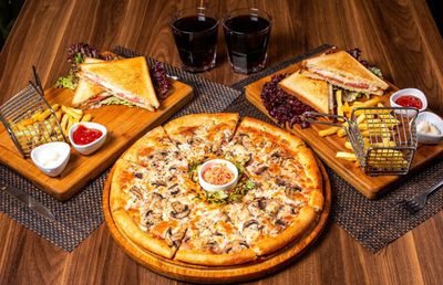 Gustă istoria din fiecare felie de pizza: Alegerea modernă italiană