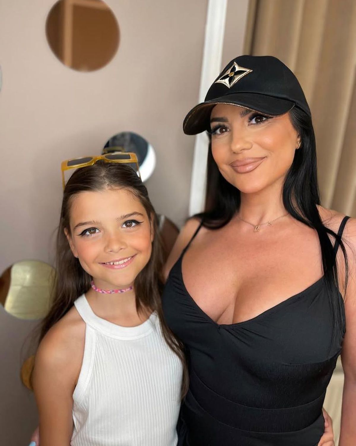 Fostul jucător din Liga 1, vacanță de vis alături de fata milionarului român » A mai fost căsătorită cu alt fotbalist