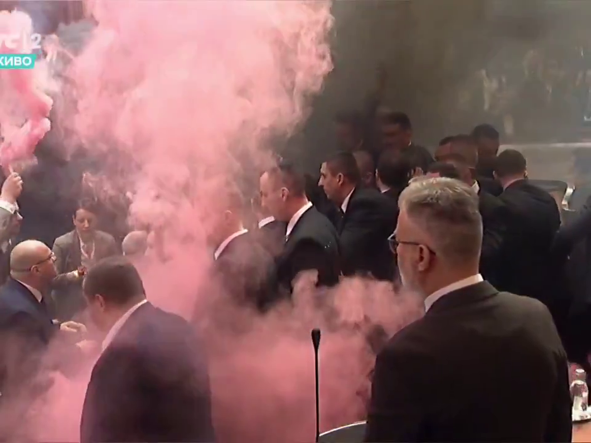 Haos în parlamentul Serbiei