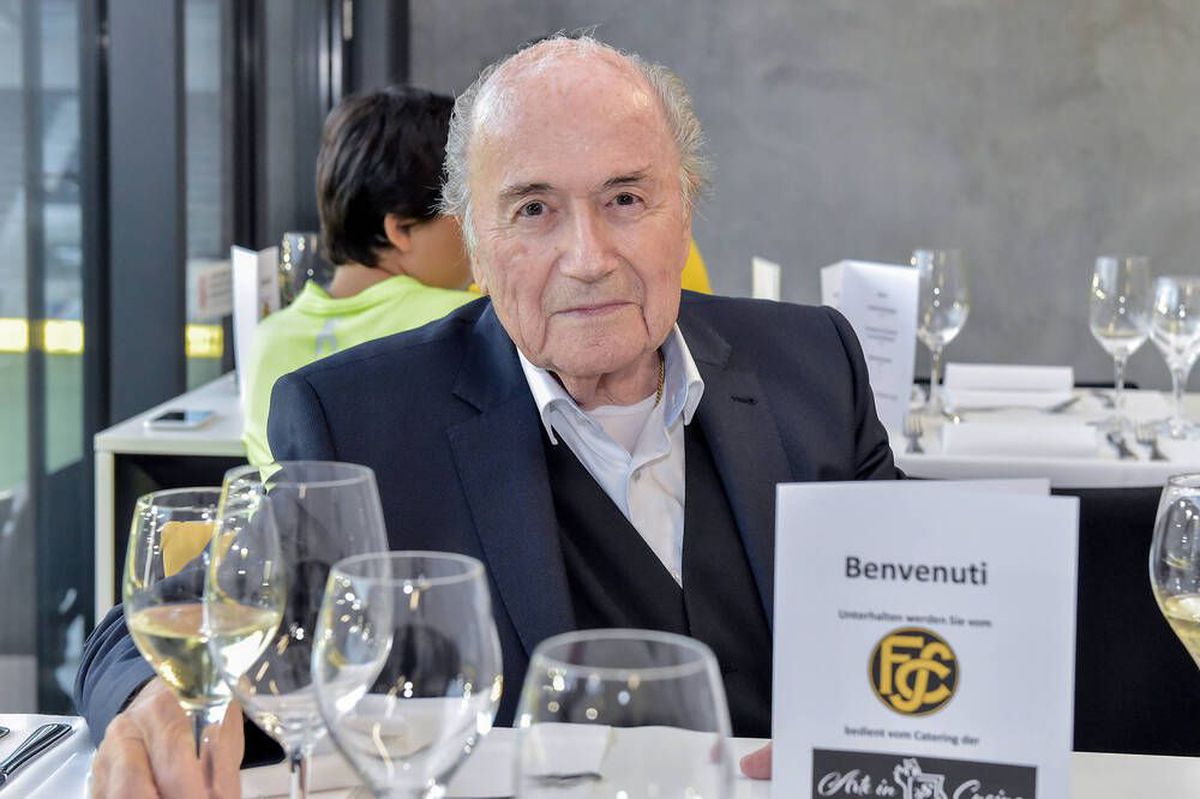 Sepp Blatter a ajuns aproape de nerecunoscut! Acum se judecă apelul în procesul de fraudă contra președintelui FIFA și Platini
