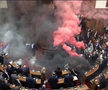 Haos în parlamentul Serbiei