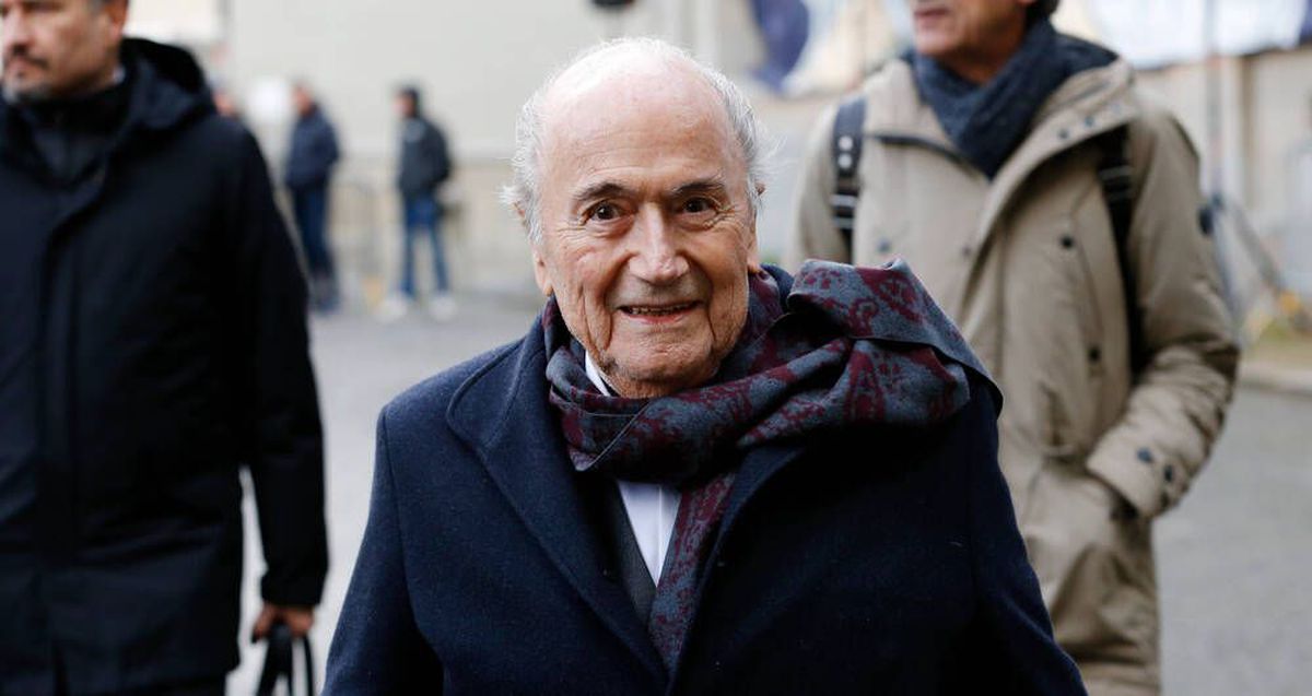 Sepp Blatter a ajuns aproape de nerecunoscut! Acum se judecă apelul în procesul de fraudă contra președintelui FIFA și Platini