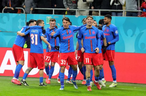 8 jucători de la FCSB, la un pas de suspendare pentru returul cu Lyon