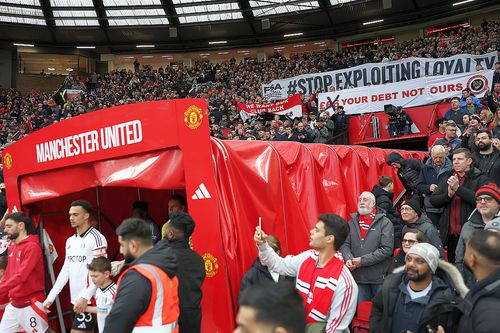 Fanii lui Manchester United protestează împotriva acționarilor // foto: Guliver/gettyimages
