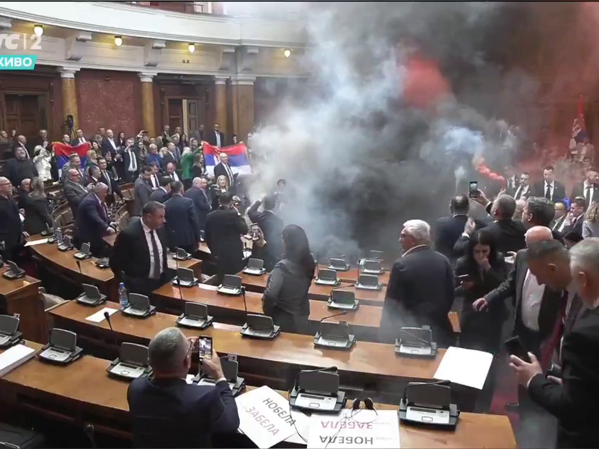 Haos în parlamentul Serbiei