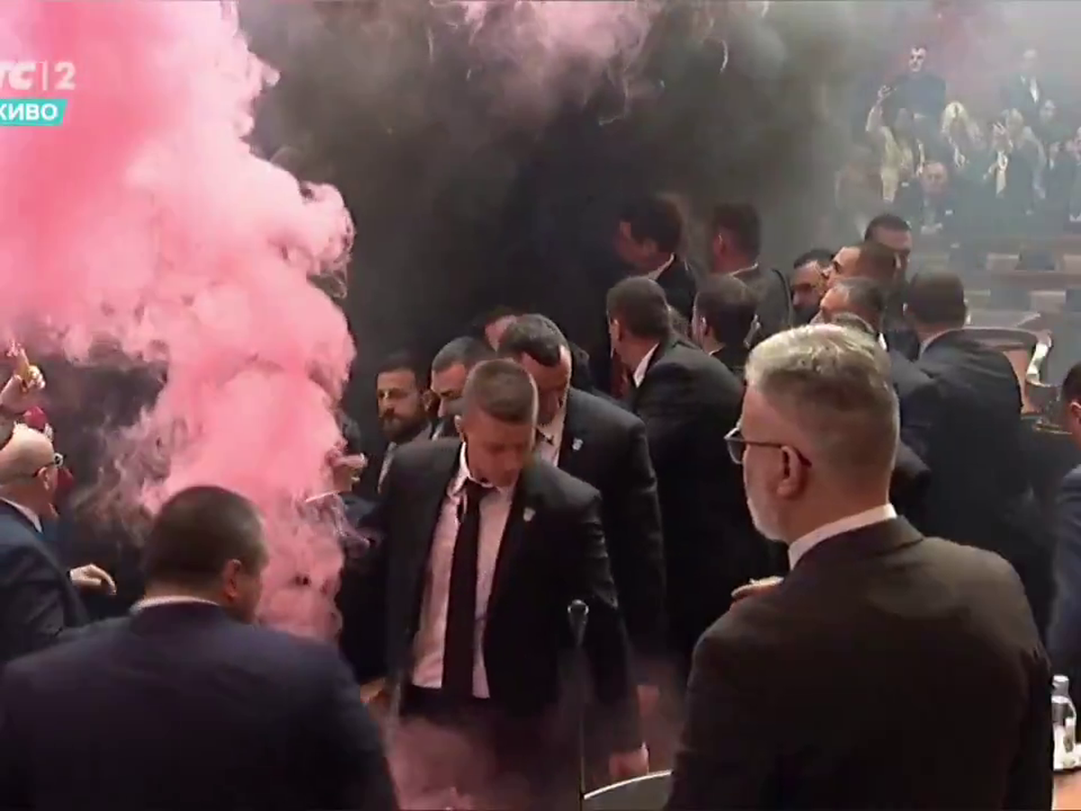 Haos în parlamentul Serbiei