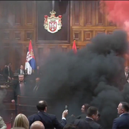 Haos în parlamentul Serbiei