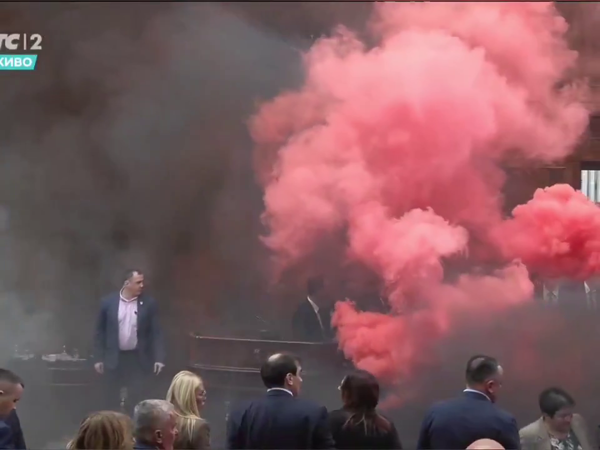 Haos în parlamentul Serbiei