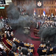 Haos în parlamentul Serbiei
