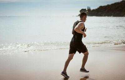 Cum îți menții forma fizică după 30 de ani: Sport, alimentație și mindset