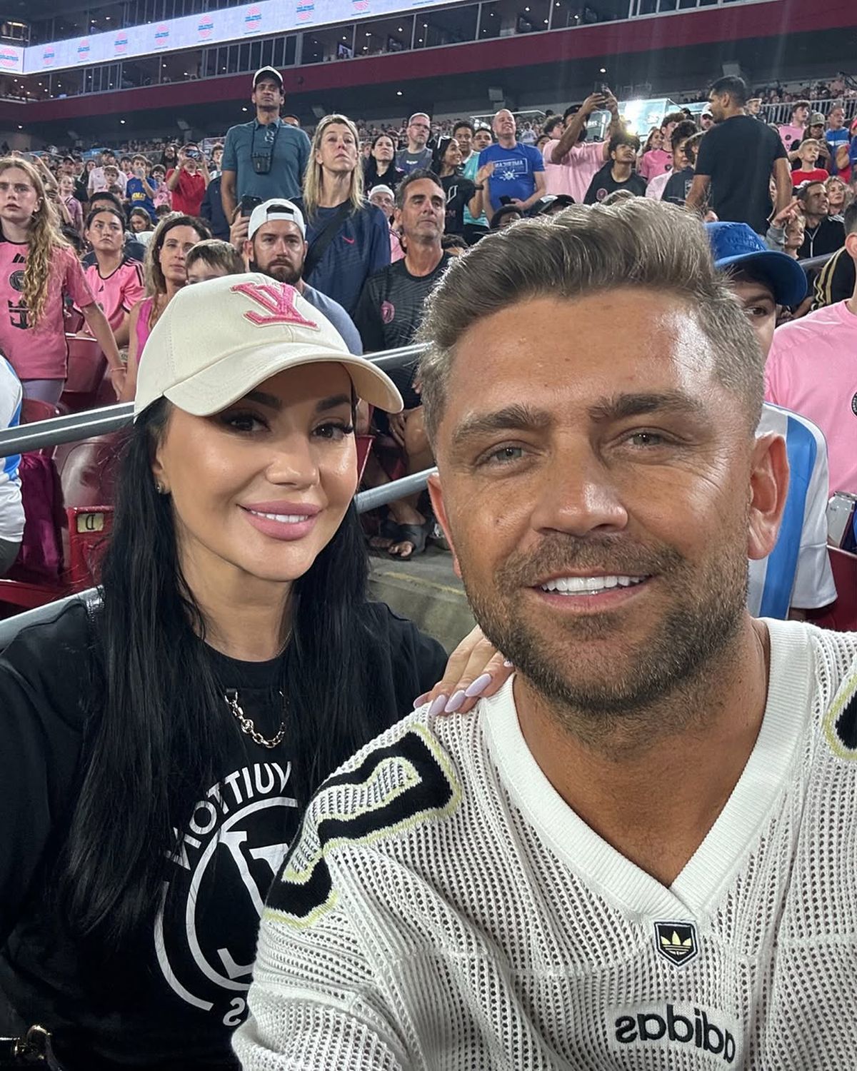 Fosta soție a lui Stelian Carabaș, fiica milionarului Dumitru Cușu, se iubește cu un fost fotbalist