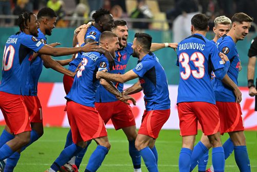 Daniel Bîrligea (centru) și Octavian Popescu (dreapta spate) revin pe teren, foto: Imago Images