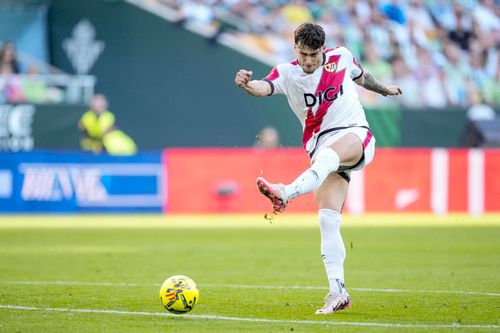 Andrei Rațiu și Rayo Vallecano, victorie la scor de neprezentare în fața lui Oviedo // FOTO: Imago Images