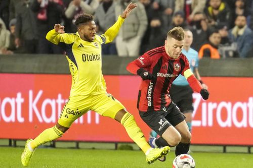 Alexandru Maxim (dreapta), în Gaziantep - Fenerbahce // FOTO: X