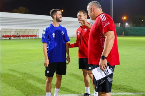 Miralem Pjanici a jucat 61 de meciuri sub comanda lui Cosmin Olăroiu (2022-2024) la Al-Sharjah, reușind 5 goluri și 16 assisturi