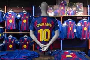 Cluburile cu cele mai mari încasări din vânzarea de tricouri în 2025 » Primele 5 însumează peste un miliard!