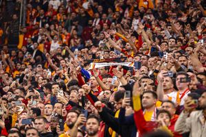 UEFA a luat o măsură drastică după incidentele provocate de suporteri la ultimul meci din Liga Campionilor