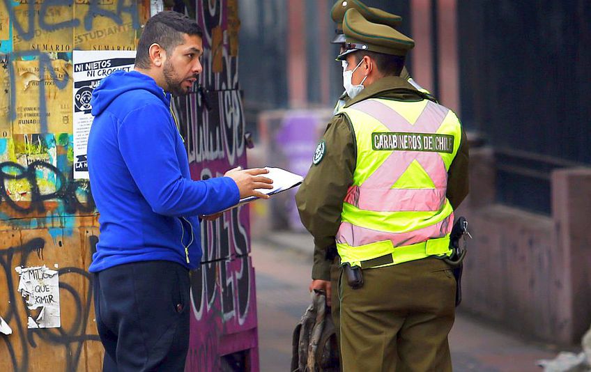 Marea Britanie se gândește la soluția implementării unui „pașaport imunitar”. // Santiago de Chile, foto: Guliver/Getty Images