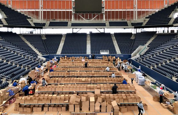 Arena „Louis Armstrong” a fost transformată în bucătărie-gigant