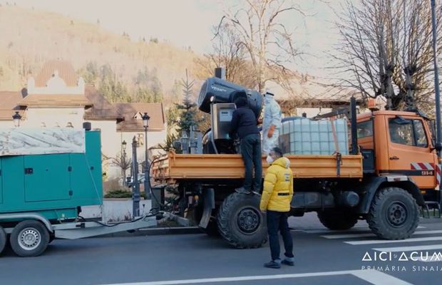 Primarul din Sinaia a scos tunul de zăpadă ca să dea cu dezinfectant: „Nu am cerut aprobarea DSP”