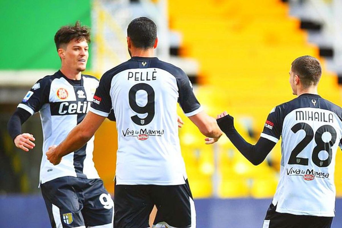 Anunțul momentului: „Dennis Man și Mihăilă vor fi căutați de echipe și mai mari din Italia”