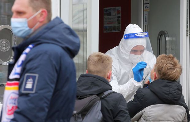 Test PCR, vaccin sau test rapid » Ministrul Novak a anunțat cum se va face triajul la meciurile găzduite de București la EURO 2020