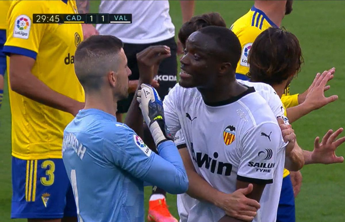 Valencia a ieșit de pe teren cu Cadiz!