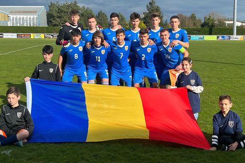 Selecționata de juniori a României U16, înaintea meciului cu Coasta de Fildeș / FOTO: frf.ro