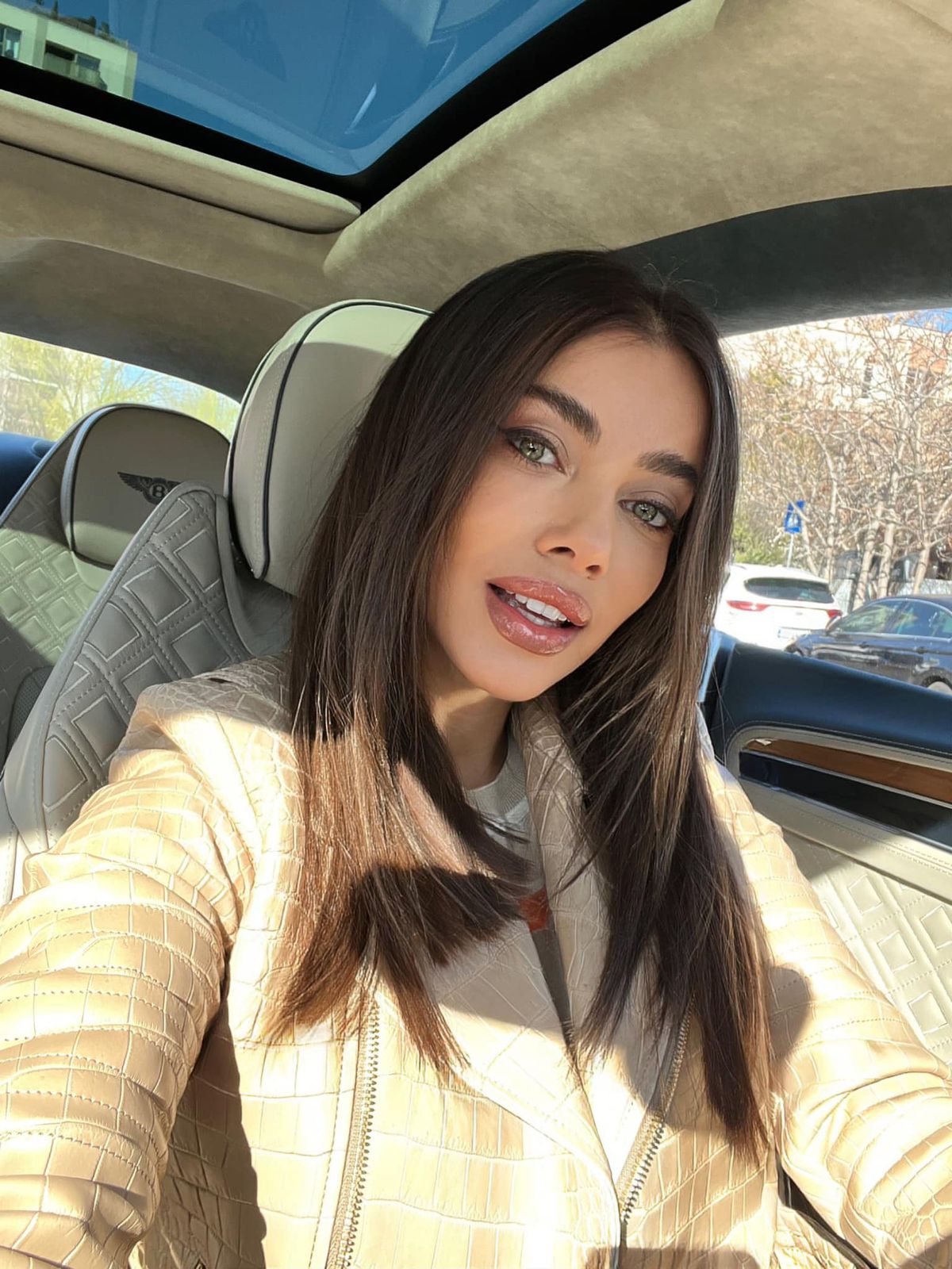 Oana Marica, fosta lui Marius Niculae, duce o viață de lux » Cum face bani „Bunesa de la Urlați”