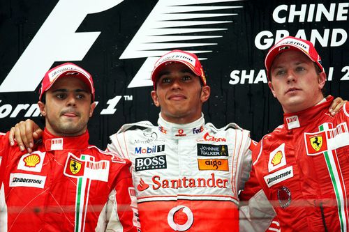 Felipe Massa, în stânga, lângă Lewis Hamilton și coechipierul Kimi Raikkonen // foto: Imago Images