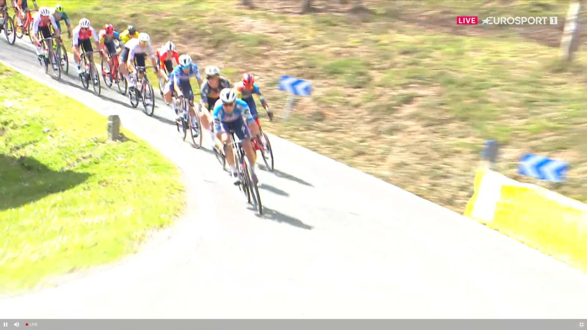 Van der Poel, după etapa de groză din Turul Țării Bascilor: „Cel mai mare pericol suntem chiar noi, cicliștii”