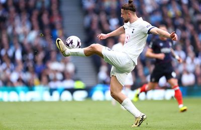 Italienii nu-l regretă pe Drăgușin: „Transferul său i-a făcut mai mult bine lui Genoa decât lui Tottenham”